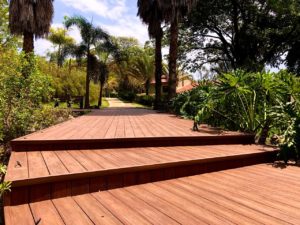 Trilha Feita em Madeira plástica pela equipe Reconstroem Deck's & Piscinas Utilizando Material Sustentável feito pela InBrasil